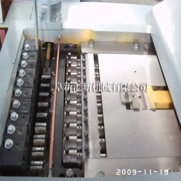 十聯沖床內部 十聯沖床內部